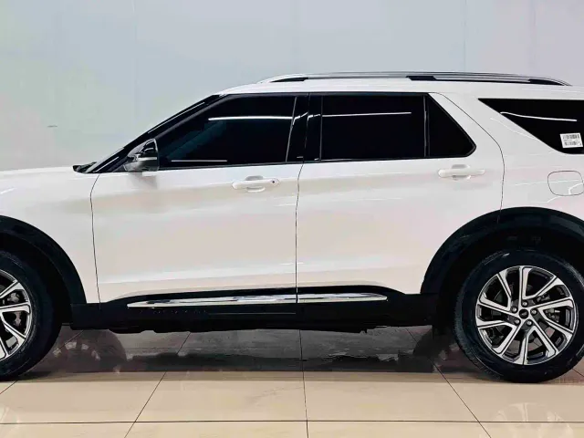 Ford Explorer — Фото автомобиля 5