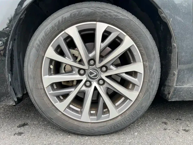 Lexus ES — Фото автомобиля 15