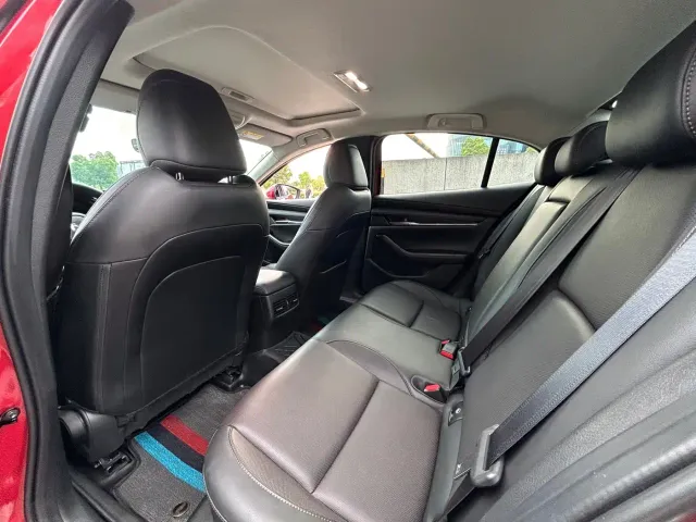 Mazda Axela — Фото автомобиля 14