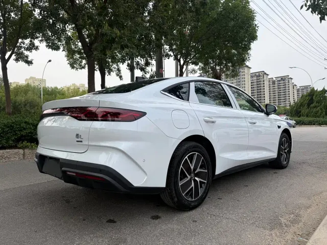 BYD Qin L — Фото автомобиля 7