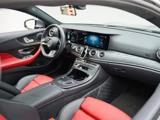 Mercedes-Benz E-Class — Фото автомобиля 11