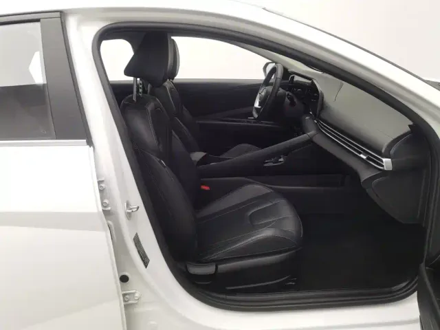 Hyundai Elantra — Фото автомобиля 23