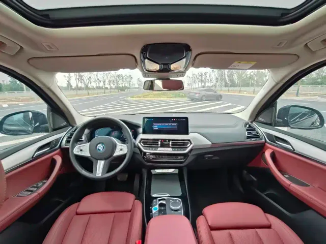 BMW BMW iX3 2023 Pioneer Type — Фото автомобиля 4