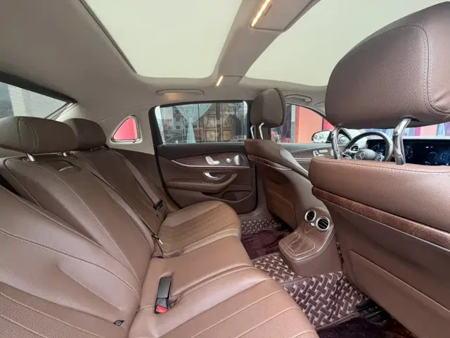 Mercedes-Benz E-Class — Фото автомобиля 8