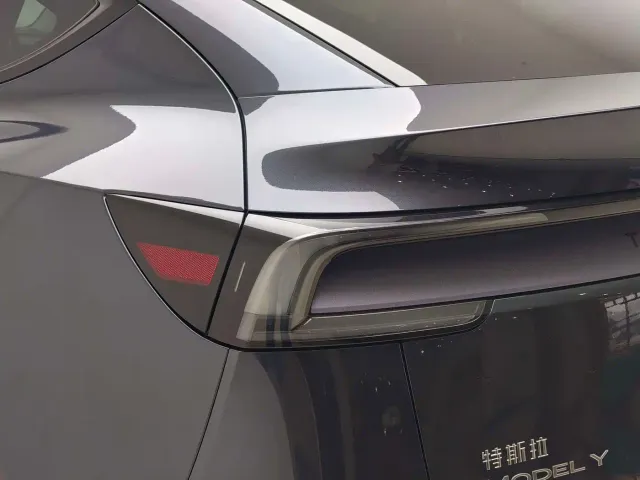 Tesla Model Y — Фото автомобиля 14