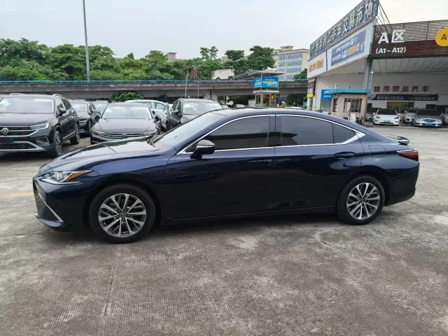 Lexus ES — Фото автомобиля 3