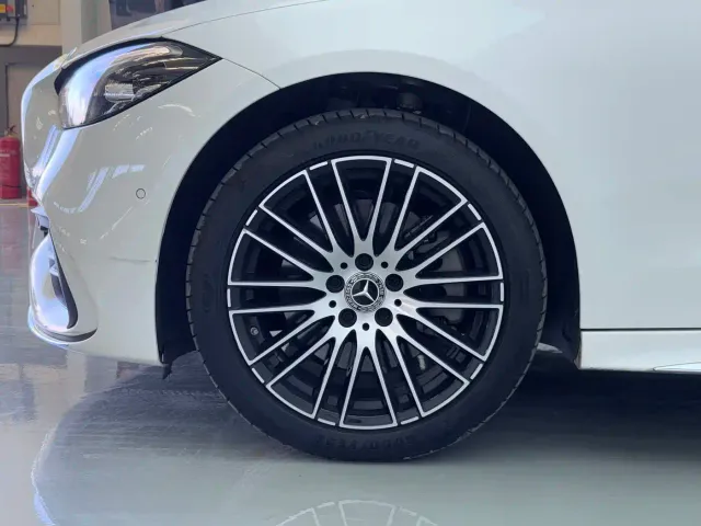 Mercedes-Benz C-Class — Фото автомобиля 12
