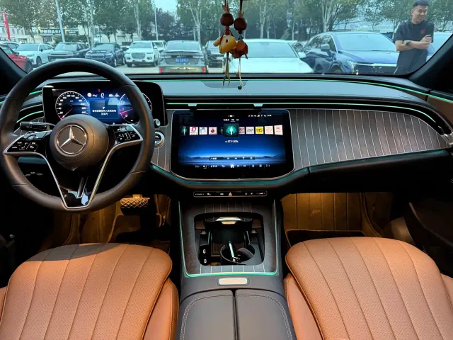 Mercedes-Benz E-Class — Фото автомобиля 9