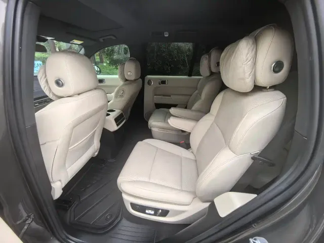 Li Auto L8 — Фото автомобиля 10