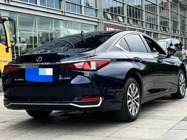 Lexus ES — Фото автомобиля 4