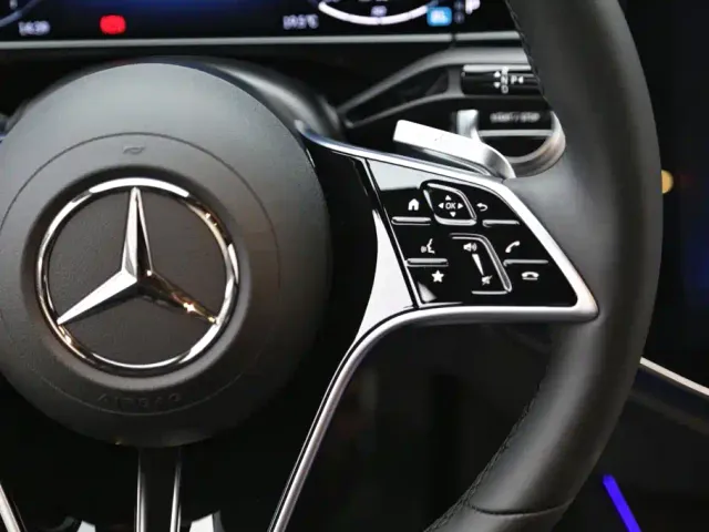 Mercedes-Benz E-Class — Фото автомобиля 18