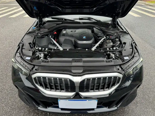 BMW 5 Series — Фото автомобиля 2