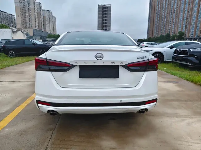 Nissan Teana — Фото автомобиля 9