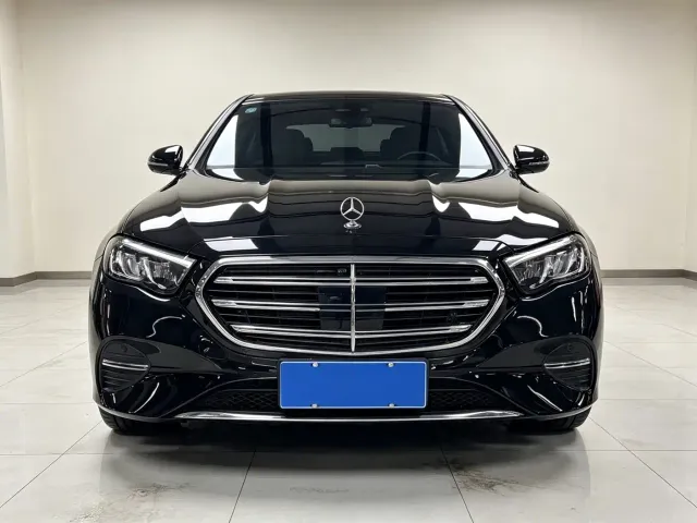 Mercedes-Benz E-Class — Фото автомобиля 2