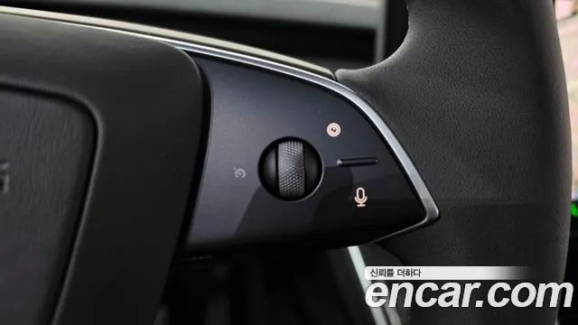 Tesla Model Y — Фото автомобиля 21