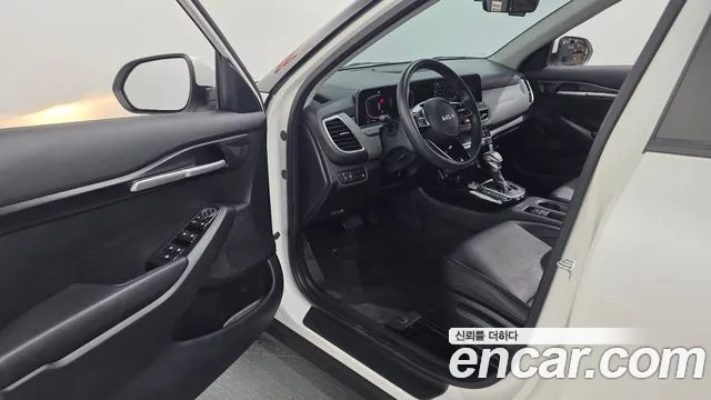 Kia Seltos — Фото автомобиля 15