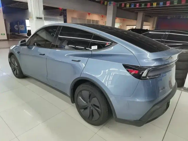 Tesla Model Y — Фото автомобиля 4