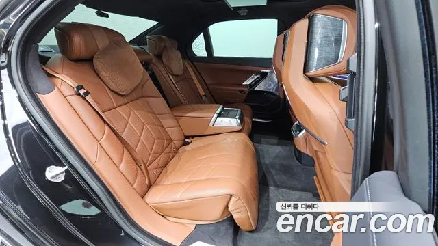 BMW i7 G70 — Фото автомобиля 17