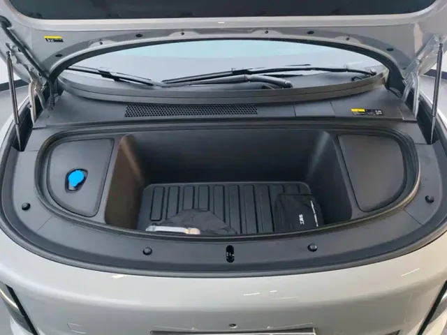 Li Auto i6 — Фото автомобиля 10