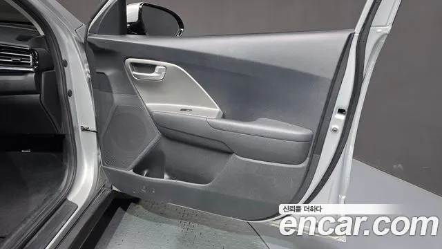 Kia Niro — Фото автомобиля 13