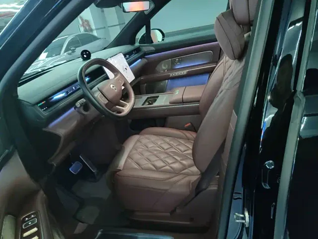 Nio ES8 — Фото автомобиля 14