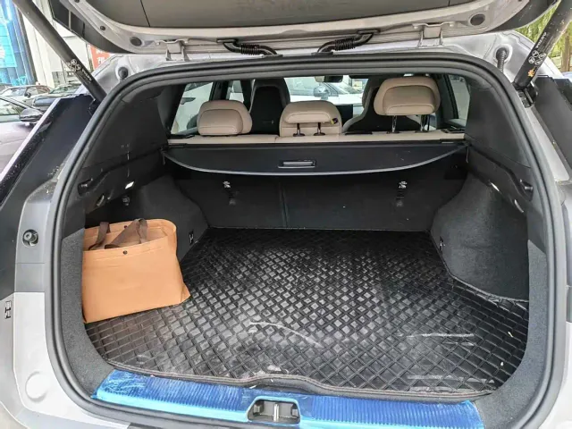 Volvo XC70 Plug-in Hybrid — Фото автомобиля 3