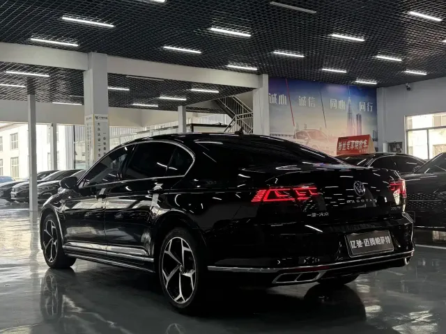 Volkswagen Magotan 2023 Model 2 Million Commemorative Edition 330TSI DSG Luxury — Фото автомобиля 7