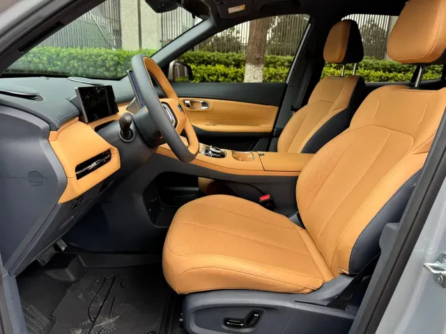 Geely Galaxy Starship 7 EM-i — Фото автомобиля 4