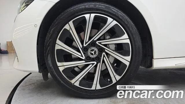 Mercedes-Benz E-Class E-класс W214 E300 4MATIC Exclusive — Фото автомобиля 5