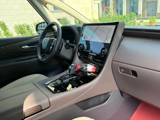 Toyota Vellfire — Фото автомобиля 9