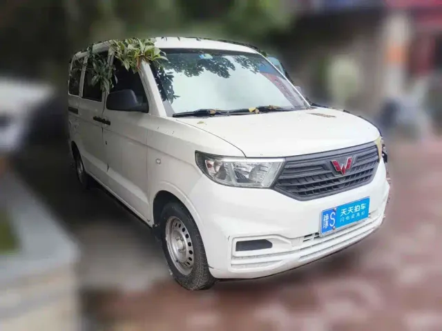 Wuling Hongguang V — Фото автомобиля 3