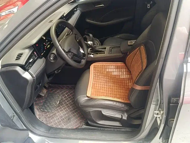 Roewe i5 — Фото автомобиля 14