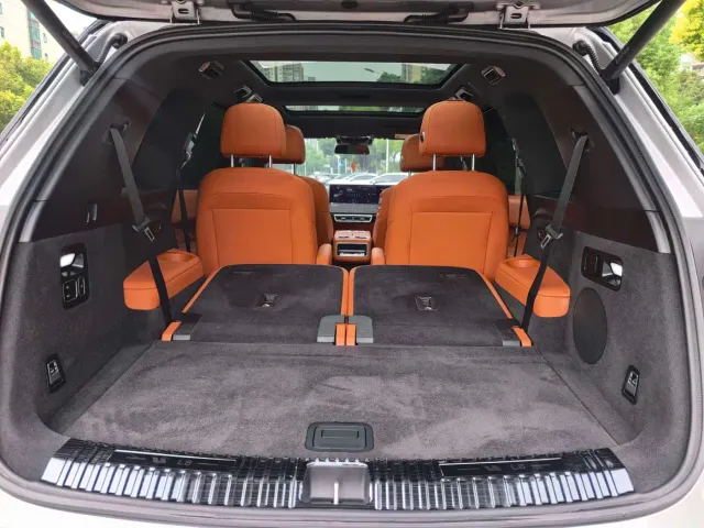 Li Auto L8 — Фото автомобиля 12