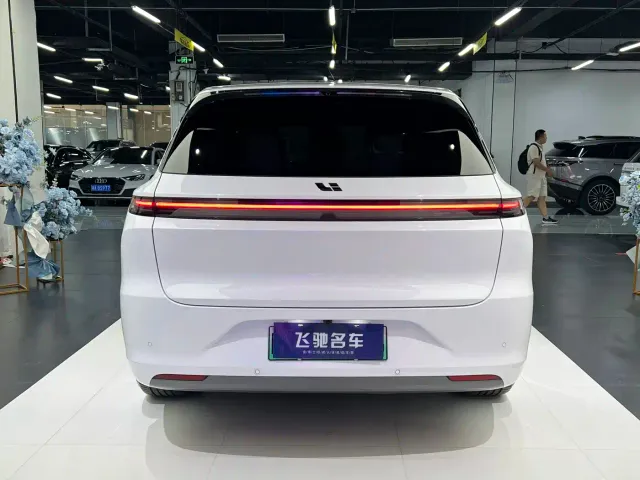 Li Auto L6 — Фото автомобиля 10