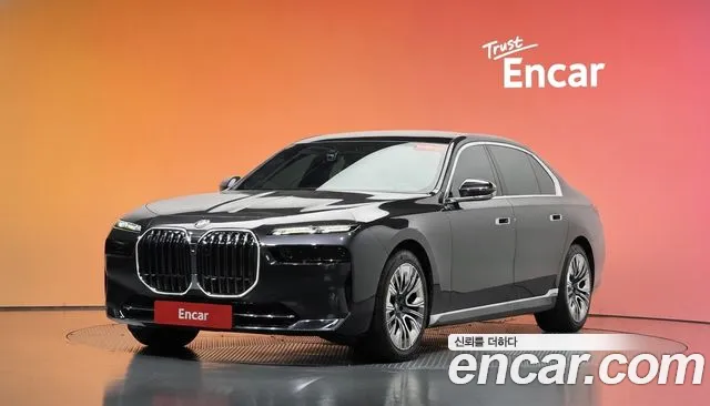 Фотография автомобиля — BMW 7 Series G70