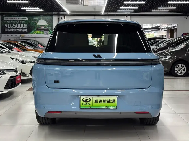 Li Auto L8 — Фото автомобиля 5