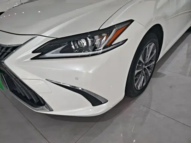 Lexus ES — Фото автомобиля 23
