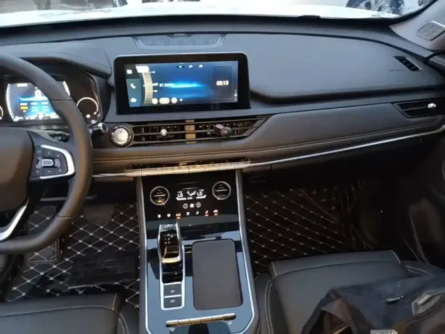 Chery Tiggo 8 — Фото автомобиля 12