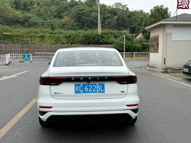 Geely Emgrand — Фото автомобиля 6