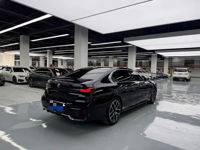 BMW 7 Series — Фото автомобиля 16