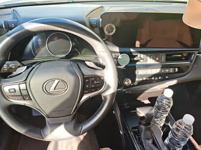 Lexus ES — Фото автомобиля 5
