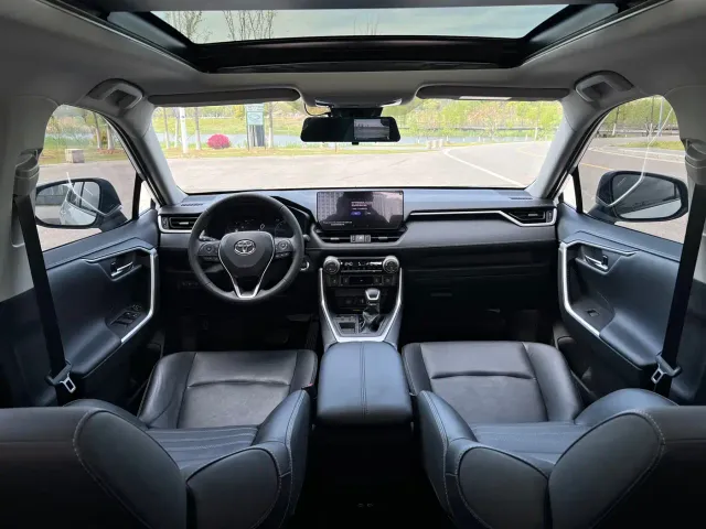 Toyota RAV4 — Фото автомобиля 17