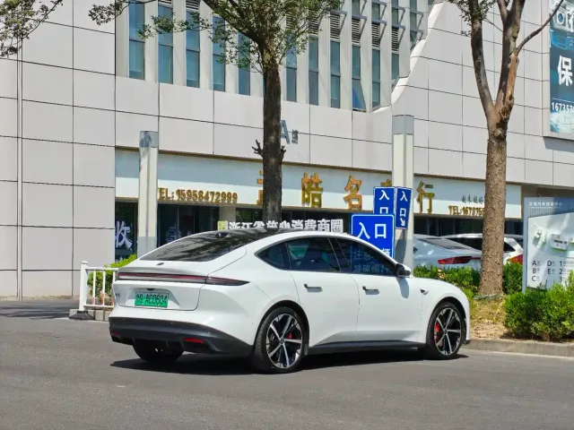NIO NIO ET5 2022 75kWh — Фото автомобиля 11