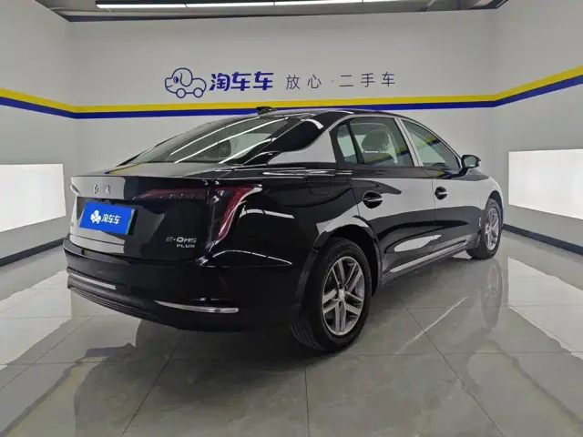 Hongqi E-QM5 — Фото автомобиля 3