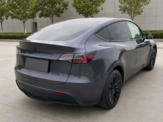 Tesla Model Y — Фото автомобиля 7