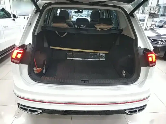 Volkswagen Tiguan L — Фото автомобиля 18