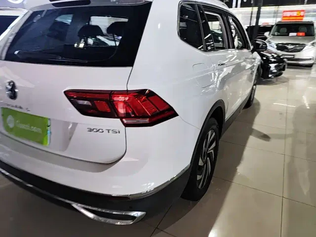 Volkswagen Tiguan L — Фото автомобиля 23
