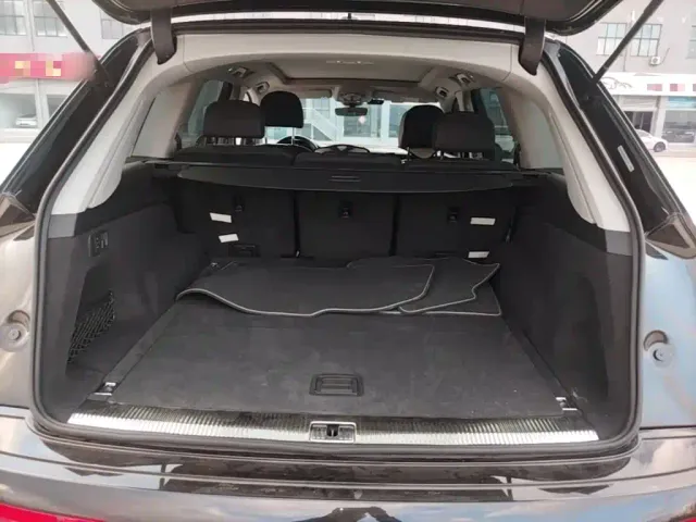 Audi Q7 — Фото автомобиля 18