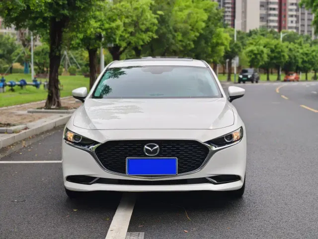 Mazda Axela — Фото автомобиля 2