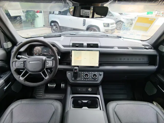 Land Rover Defender — Фото автомобиля 9
